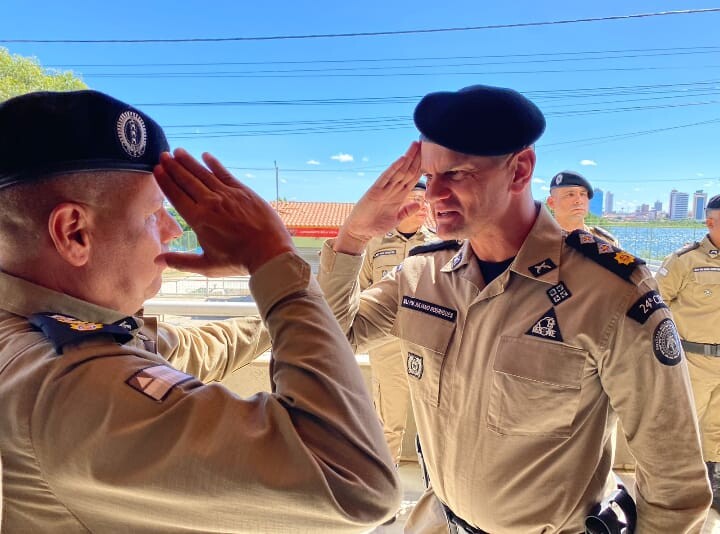 COMANDO DE POLICIAMENTO DA REGIÃO NORTE REALIZA SOLENIDADE DE APOSIÇÃO DE LUVAS AOS OFICIAIS RECÉM-PROMOVIDOS 6057eb61-ad34-4647-af6d-6908543756e1