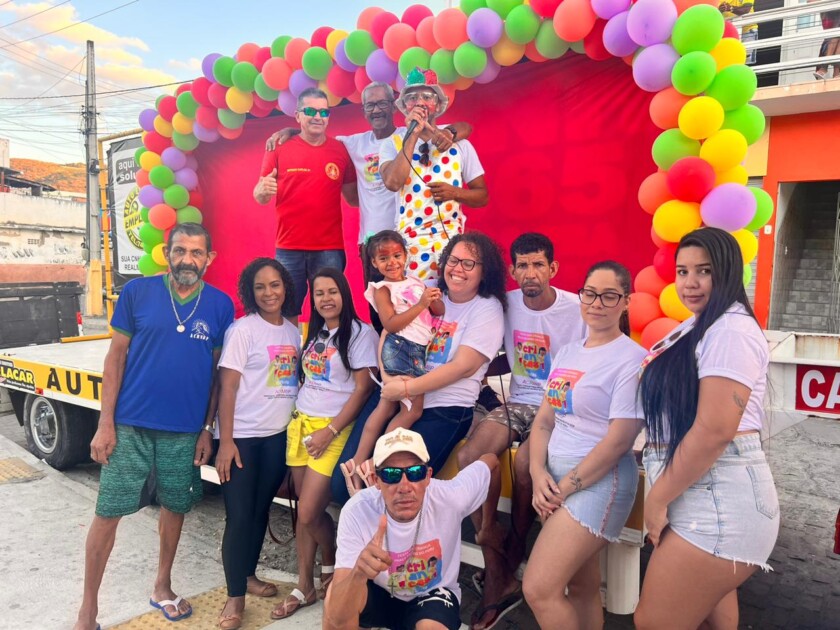 Associação comunitária e suplente de Vereador Pirulito realizam festa em comemoração ao dias das crianças IMG-20231008-WA1759