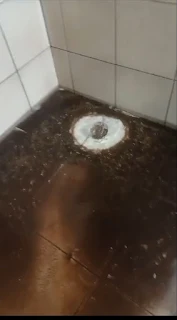 Em Caatinga do Moura: Esgoto entupido causa transtorno em residenciais na Rua Bela Vista. 1175e3ad-7c80-4926-9383-0adda57007cd